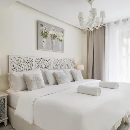 아파트 Spaces Mediterranean 5 Bedrooms, 4 Bathrooms, 75m2 Terrace, Centre Sitges- Sleeps 11 시체스