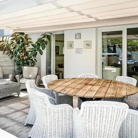 Spaces: Mediterranean Beachfront With Spacious Terrace *