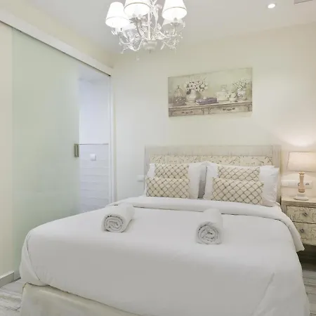 Spaces Mediterranean 5 Bedrooms, 4 Bathrooms, 75m2 Terrace, Centre Sitges- Sleeps 11 * Sitges