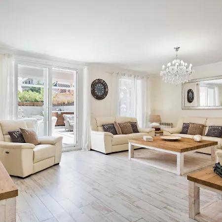 Spaces Mediterranean 5 Bedrooms, 4 Bathrooms, 75m2 Terrace, Centre Sitges- Sleeps 11 Lägenhet Sitges