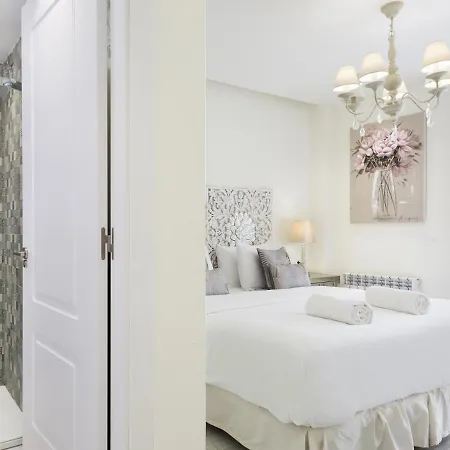 Spaces Mediterranean 5 Bedrooms, 4 Bathrooms, 75m2 Terrace, Centre Sitges- Sleeps 11 Lägenhet Sitges