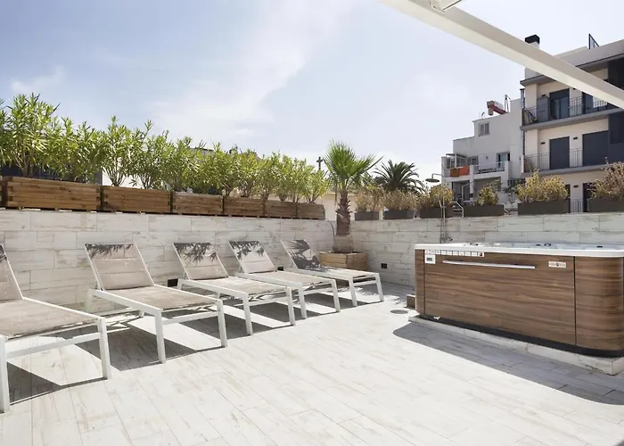 公寓 Spaces Mediterranean 5 Bedrooms, 4 Bathrooms, 75m2 Terrace, Centre Sitges- Sleeps 11 *