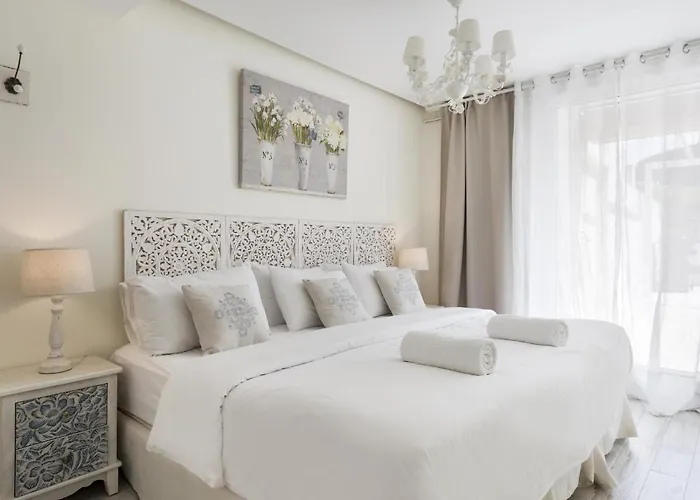 公寓 Spaces Mediterranean 5 Bedrooms, 4 Bathrooms, 75m2 Terrace, Centre Sitges- Sleeps 11 锡切斯