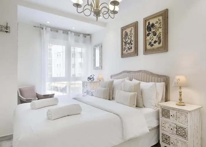 Spaces Mediterranean 5 Bedrooms, 4 Bathrooms, 75m2 Terrace, Centre Sitges- Sleeps 11 公寓 *