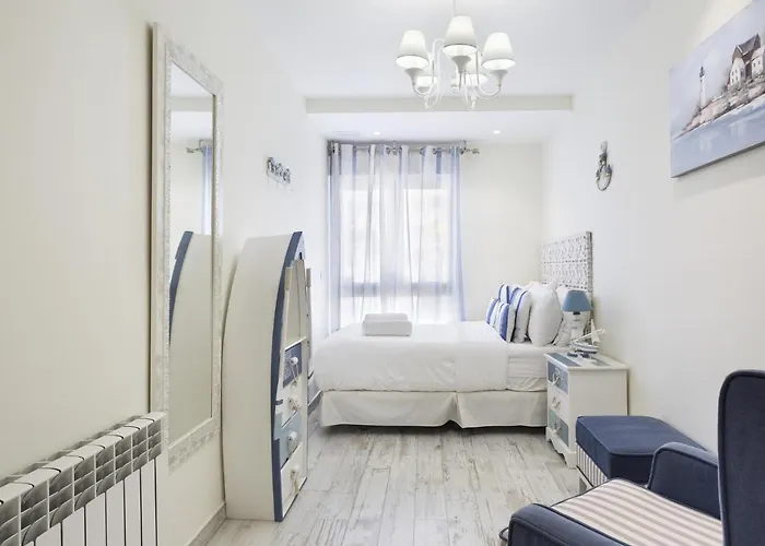 Spaces Mediterranean 5 Bedrooms, 4 Bathrooms, 75m2 Terrace, Centre Sitges- Sleeps 11 公寓 *