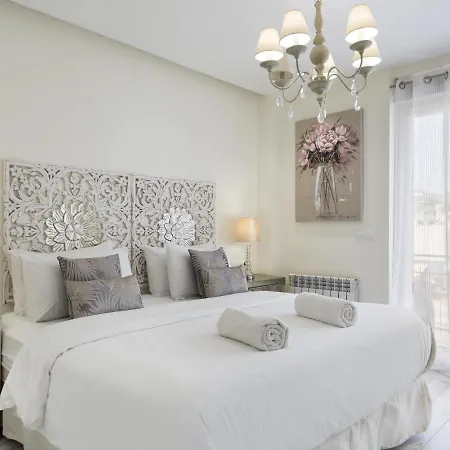 Spaces Mediterranean 5 Bedrooms, 4 Bathrooms, 75m2 Terrace, Centre Sitges- Sleeps 10