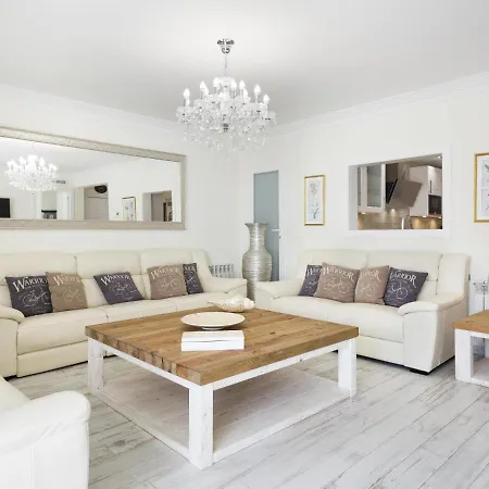 Spaces Mediterranean 5 Bedrooms, 4 Bathrooms, 75m2 Terrace, Centre Sitges- Sleeps 10 *