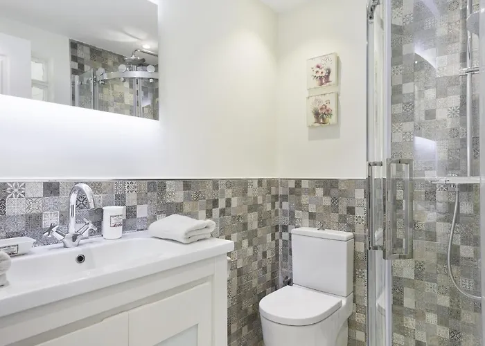 Spaces Mediterranean 5 Bedrooms, 4 Bathrooms, 75m2 Terrace, Centre Sitges- Sleeps 11