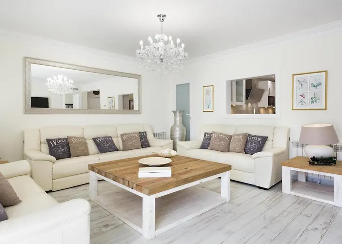 Spaces Mediterranean 5 Bedrooms, 4 Bathrooms, 75m2 Terrace, Centre Sitges- Sleeps 11 *