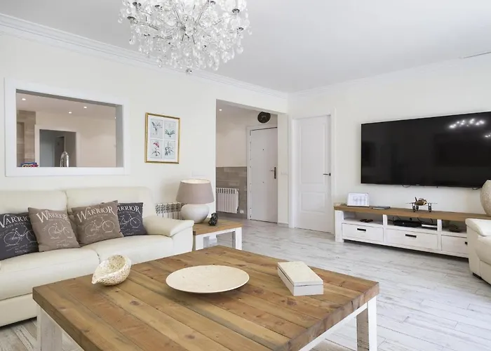 Spaces Mediterranean 5 Bedrooms, 4 Bathrooms, 75m2 Terrace, Centre Sitges- Sleeps 11 Апартаменты Сиджес