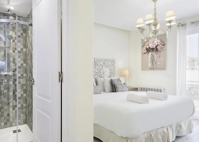 Spaces Mediterranean 5 Bedrooms, 4 Bathrooms, 75m2 Terrace, Centre Sitges- Sleeps 11 Апартаменты Сиджес